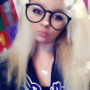 Meet your Posher, Kayla